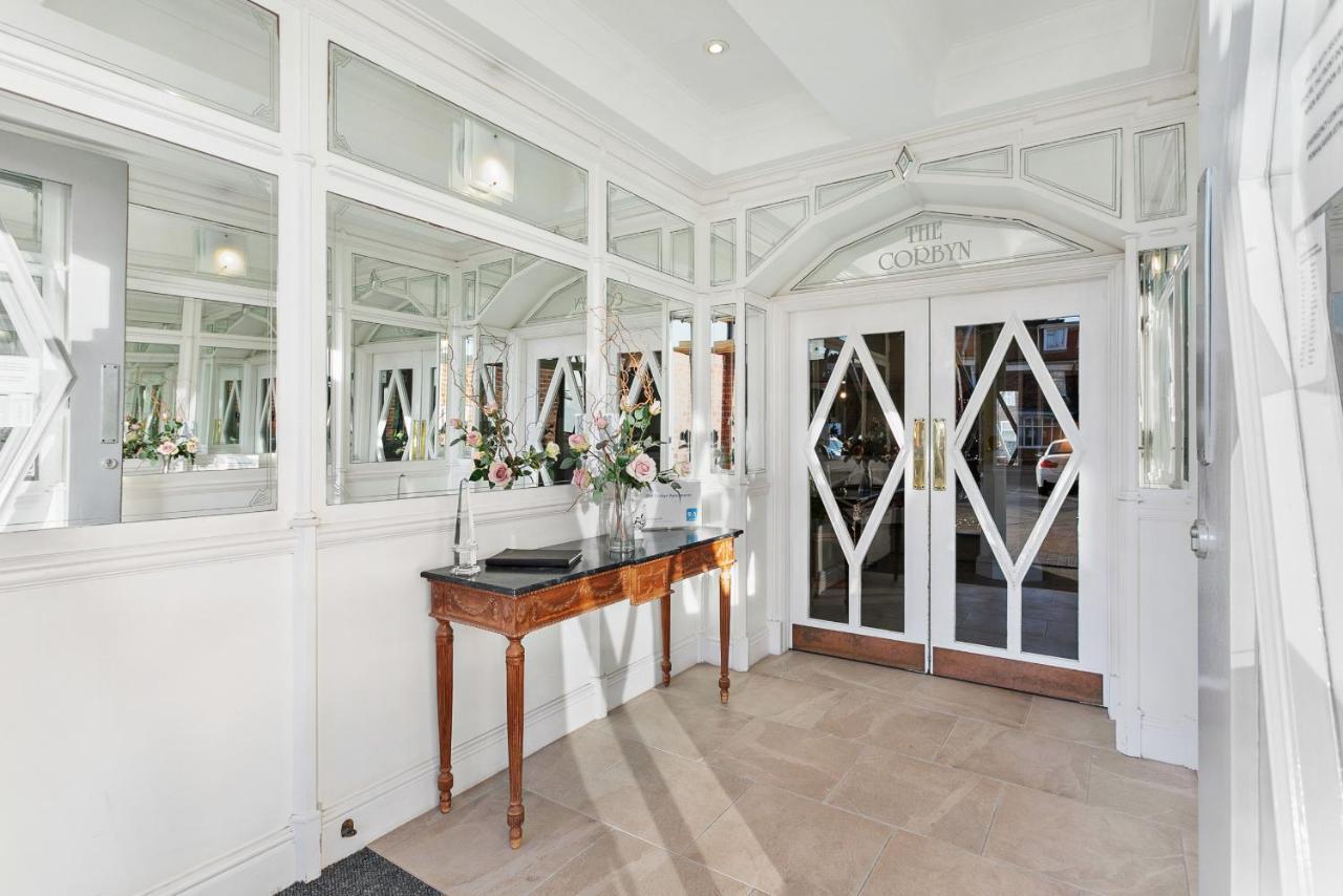 The Seaview Suites At The Corbyn Apartments توركواي المظهر الخارجي الصورة